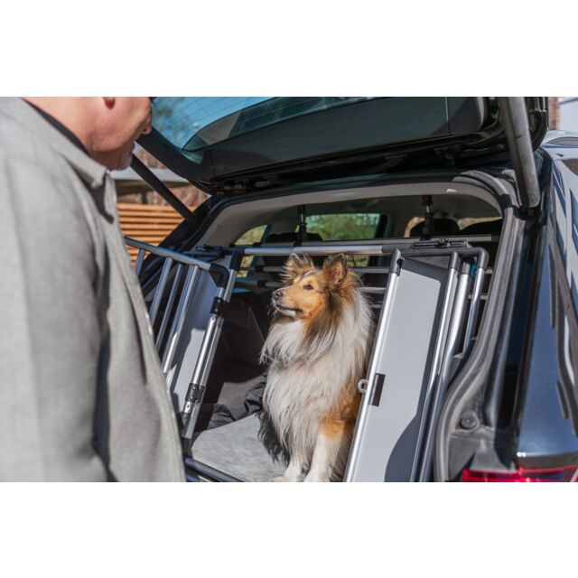 Denmay Barriera Universale Per Cani In Auto – Larghezza Regolabile 93-150 Cm, Porta Di Alimentazione, Alta 41 Cm, Acciaio Carbonio, Per SUV E Auto