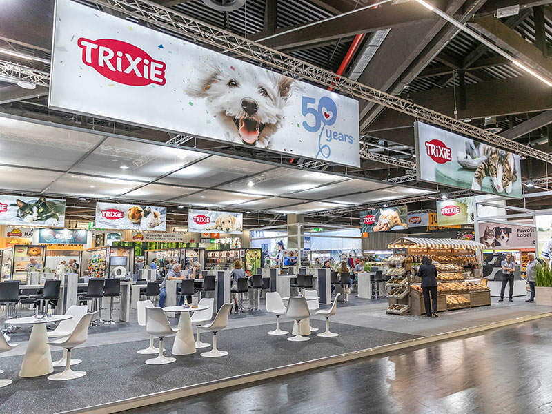 Viel Platz: Messestand zum 50. Geburtstag von TRIXIE auf der Interzoo 2024 